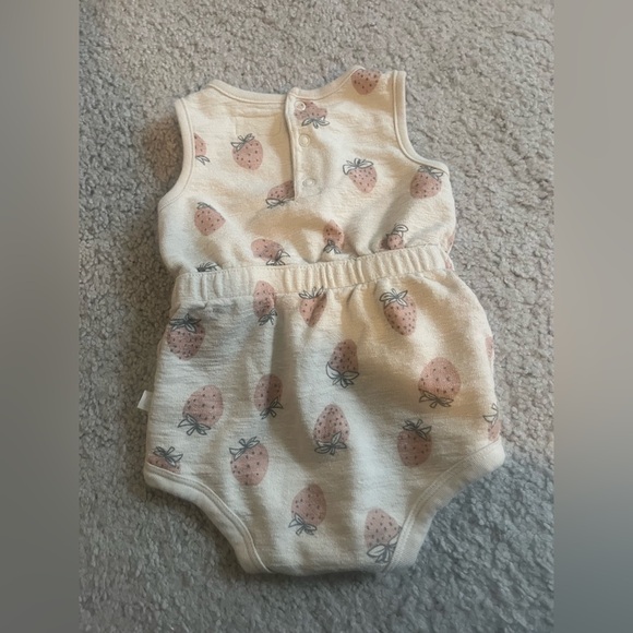 Little Planet by Carter’s Strawberry Romper Organic Cotton 9M - Picture 3 of 3
